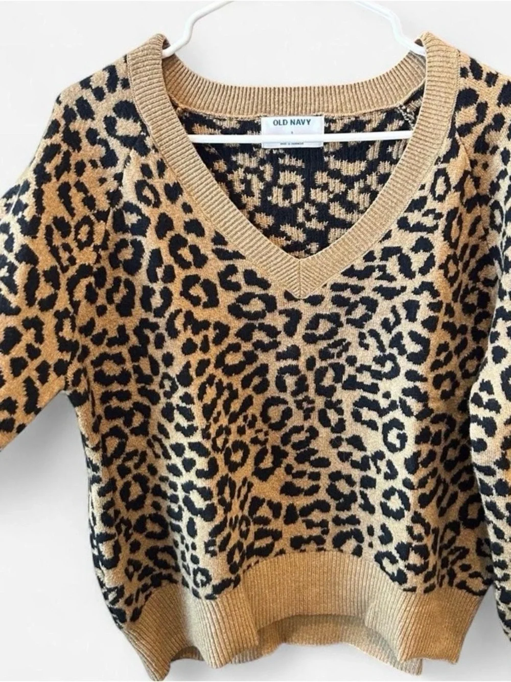 Old Navy Leopard Print V-Neck Sweater - Tan & Black